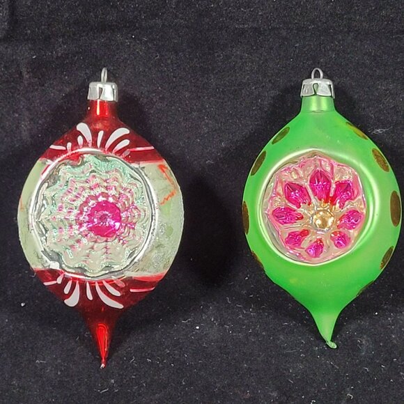 2 Glass Christmas Tree Ornaments Poland Red Green Pink Indent Retro Vtg MCM - Picture 1 of 10